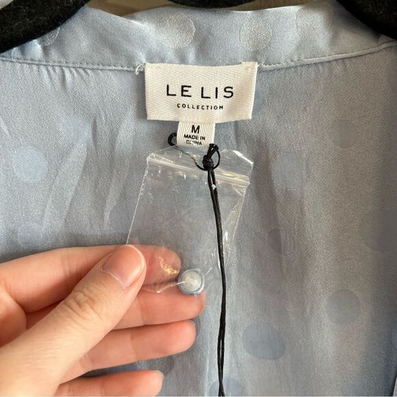 ✨ Le Lis Women’s Blue Silk Satin Polka Dot Wrap Top Medium NWT - Picture 3 of 9